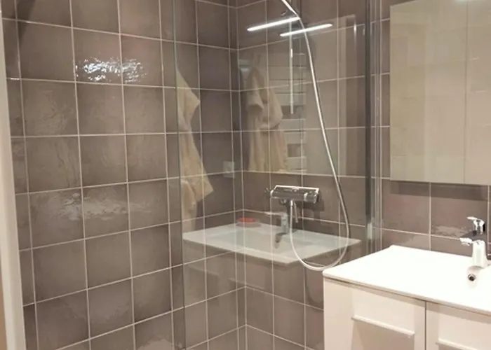 Hébergement de vacances Maison Rénovée Avec Goût, Proche Et Marché, 6 Couchages, Terrasse, Wi-fi, Non Fumeur - Fr-1-331-220